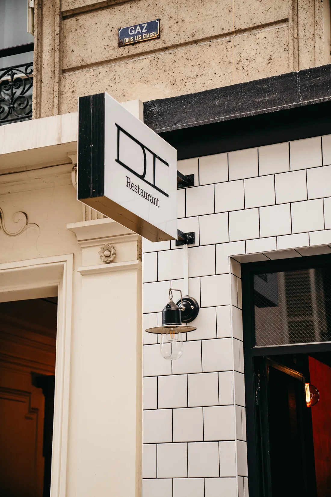 Façade de Double Impact, 57 rue Claude Rodier, Paris 9e
