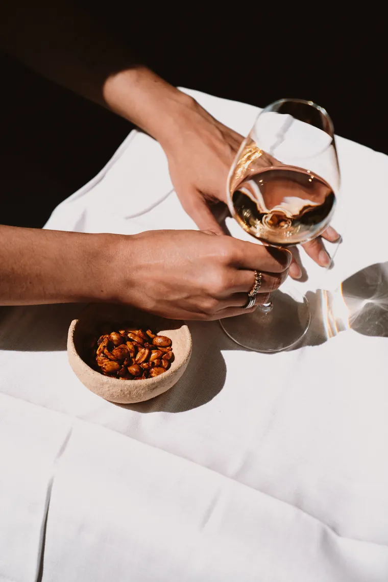 Service du vin à table